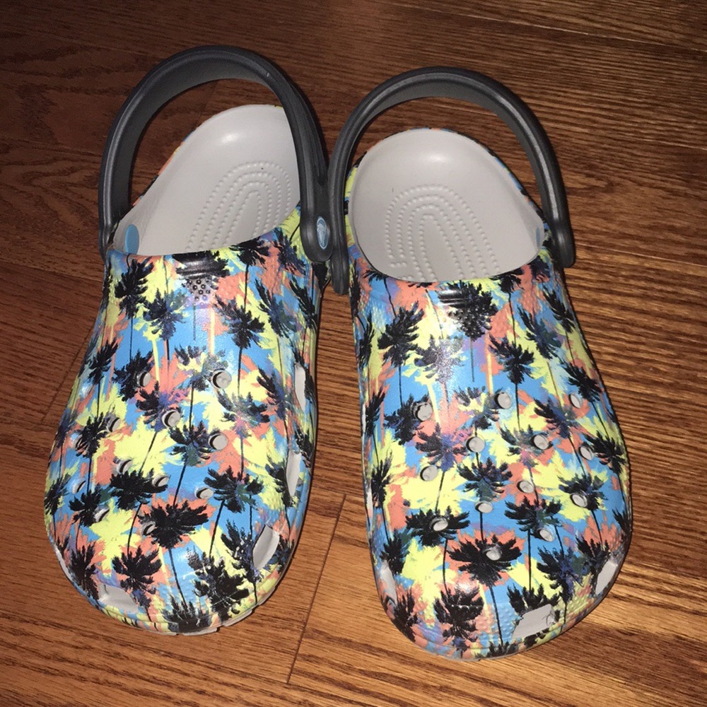 Tropical palm tree print crocs